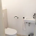 Canal View 3* 암스테르담