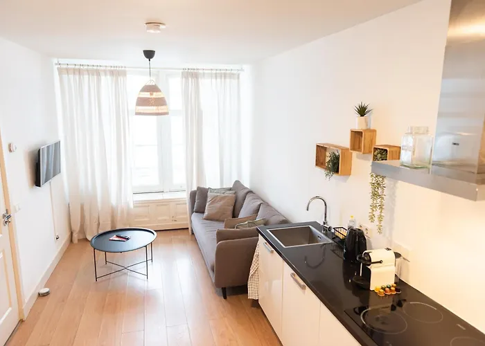 Gasthuis Canal View Amsterdam